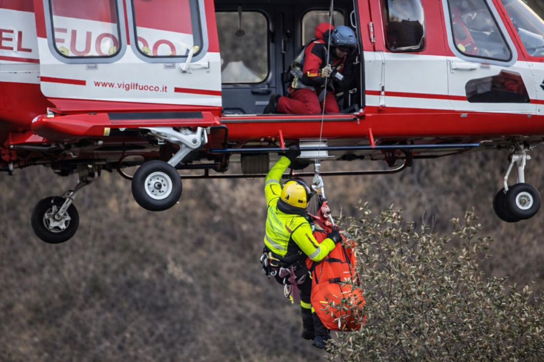 caduta fiano romano monte bove vigili del fuoco elicottero